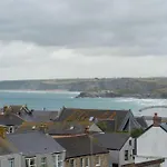 Stylish & Modern Home, Central Newquay W/Parking