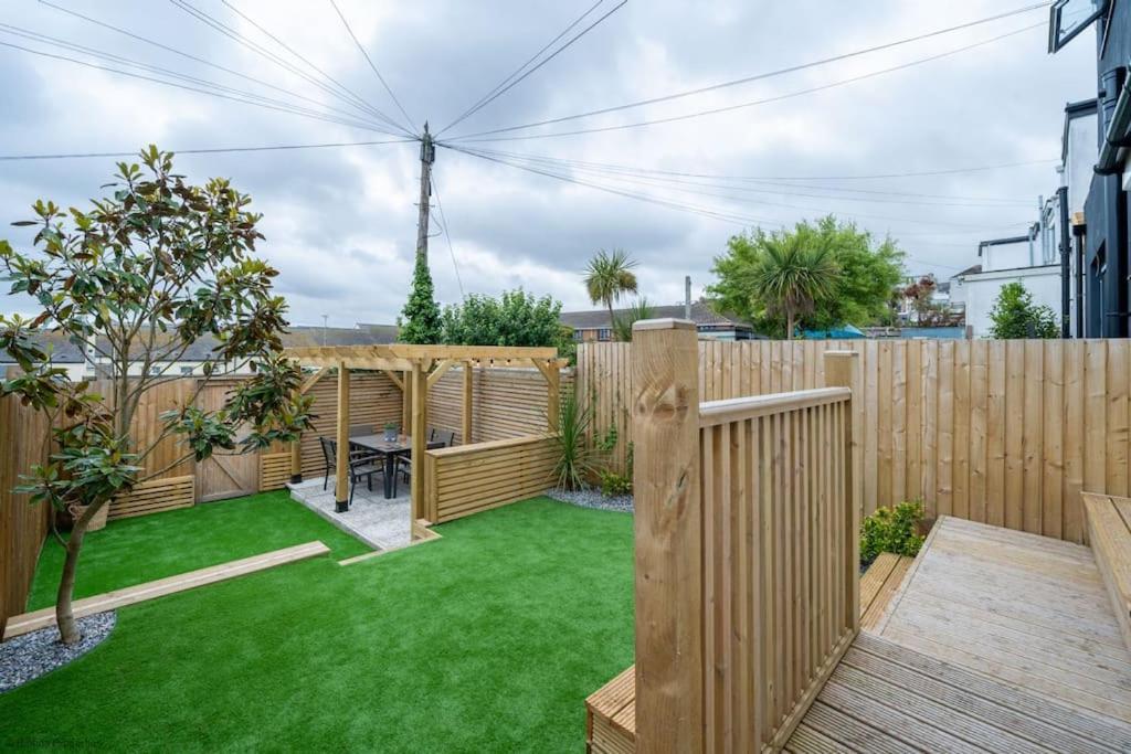Stylish & Modern Home, Newquay W/parking Holiday home *