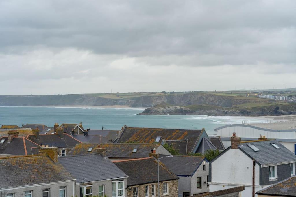 Stylish & Modern Home, Newquay W/parking