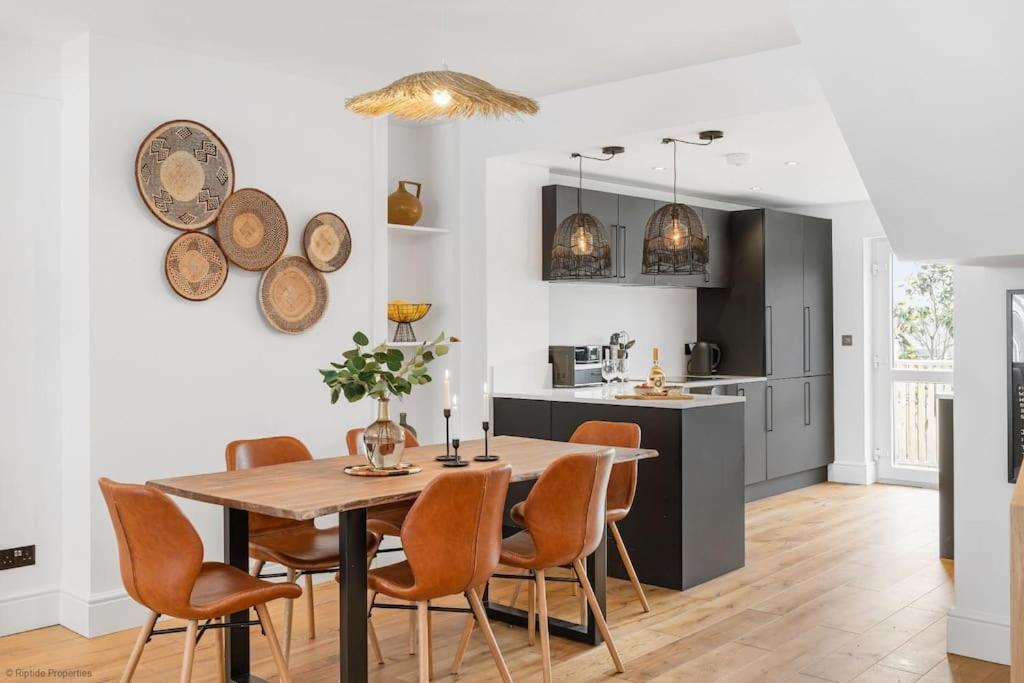 Stylish & Modern Home, Newquay W/parking Holiday home