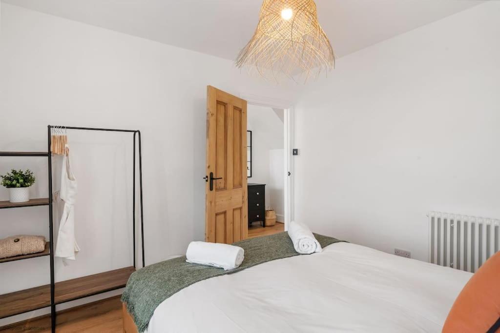 Holiday home Stylish & Modern Home, Newquay W/parking *